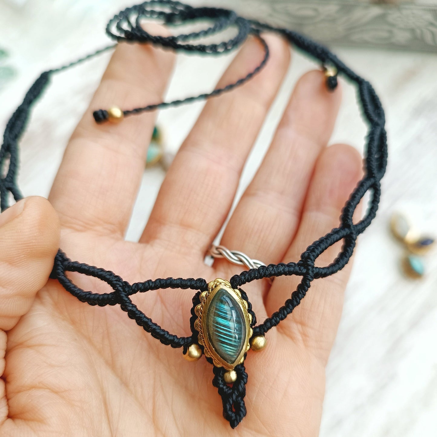 Mini macrame choker with stone.